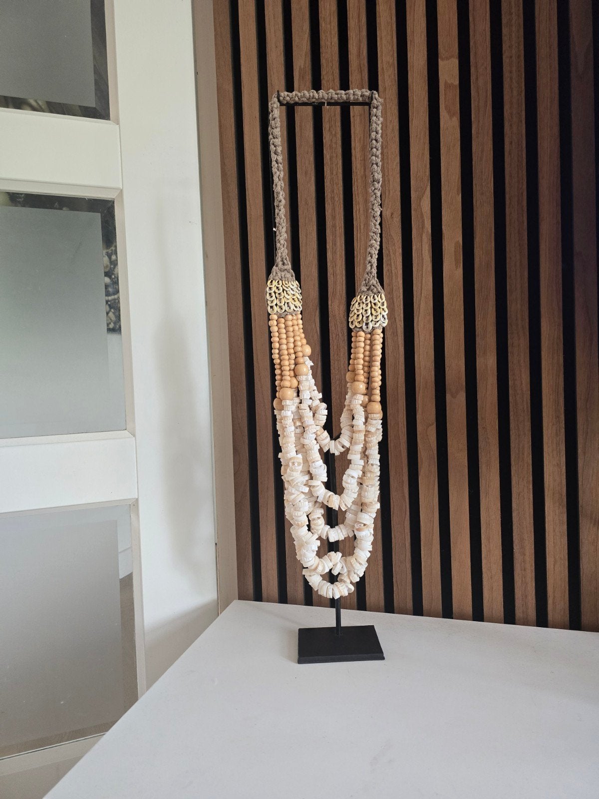 Decoratieve schelpenketting op standaard, Beige, Boho, Ophalen of Verzenden, Zo goed als nieuw