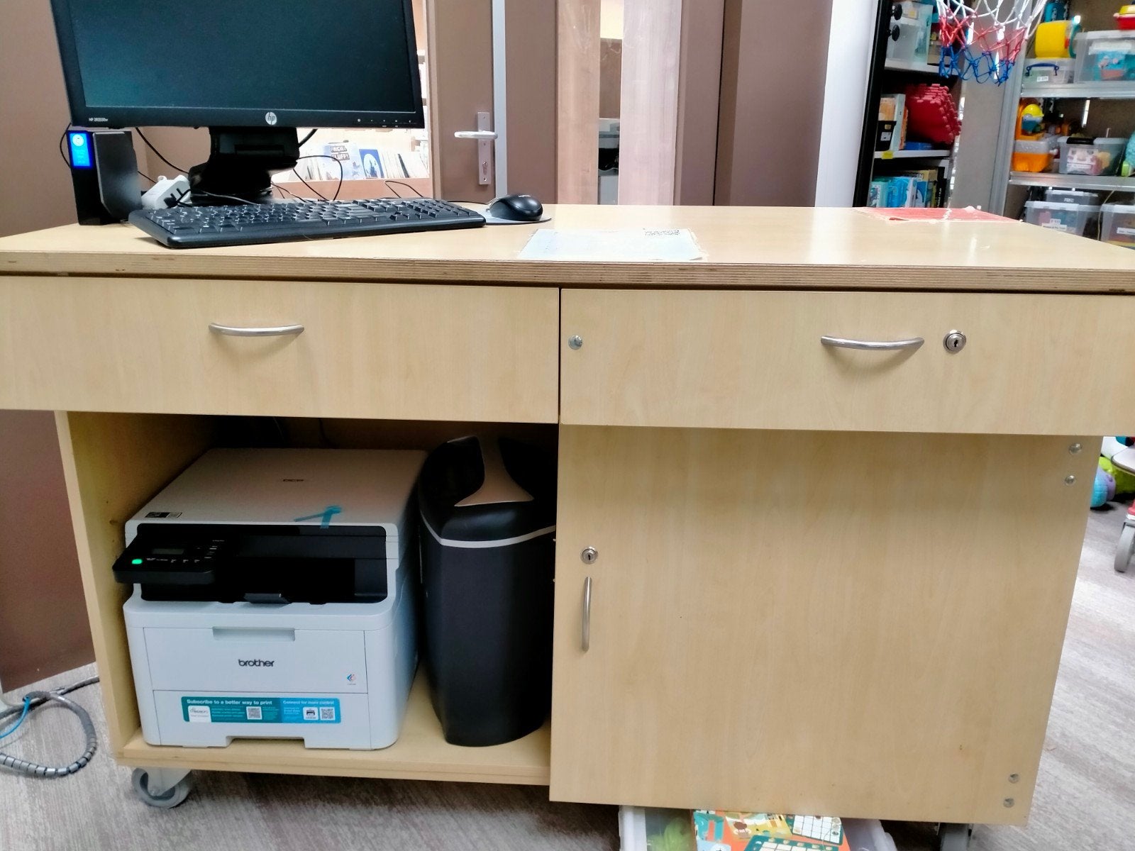 Verrijdbaar bureau/balie met opbergruimte en lades, Huis en Inrichting, Bureaus, Ophalen