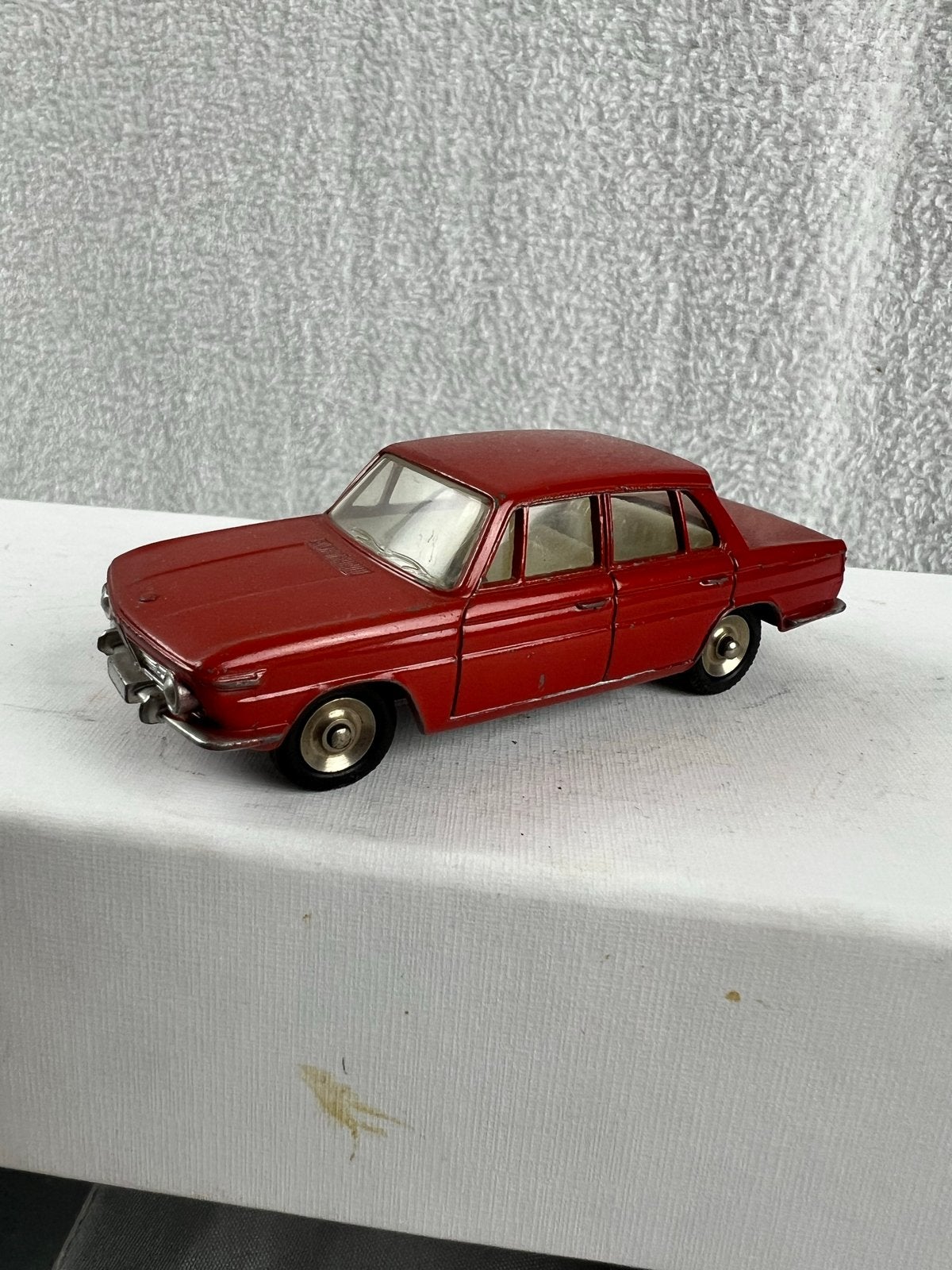 Dinky Toys BMW 1500 - Rode Diecast Modelauto, Ophalen of Verzenden, Gebruikt, Auto