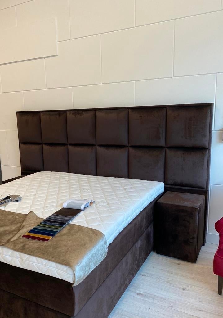 Bruin bed achterkant met bijpassende nachtkastjes, Huis en Inrichting, Slaapkamer | Bedden, Ophalen, Gebruikt, Bruin, Tweepersoons