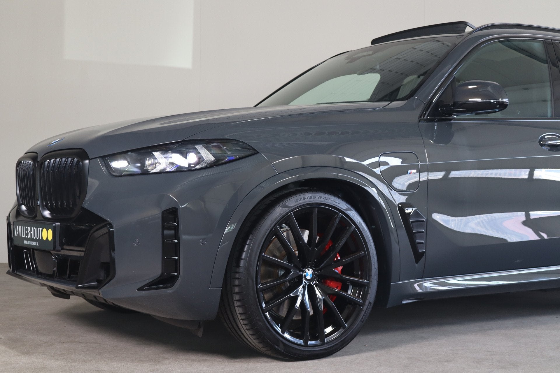 BMW X5 xDrive50e M-Sport Pro Stoel Koel+Mass I Swarovski I I, Auto's, Automaat, Gebruikt, X5, 2395 kg