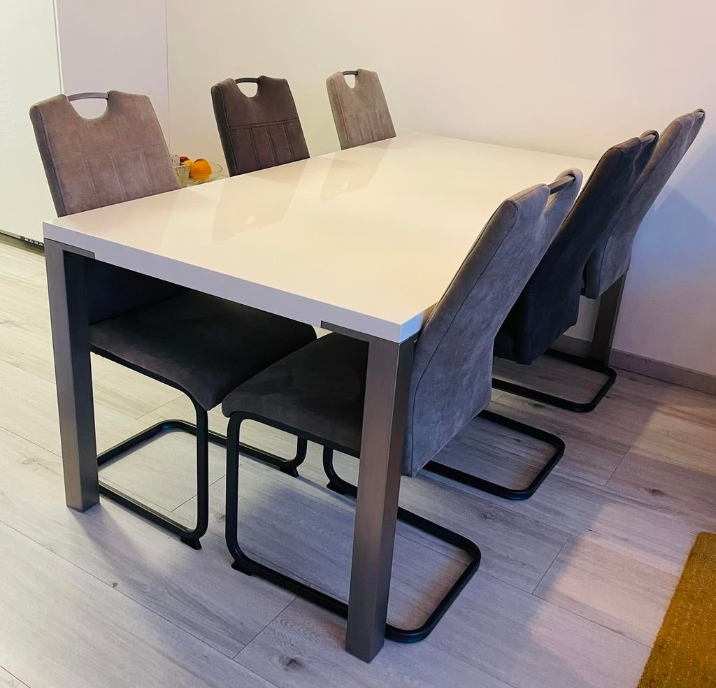 Eettafel hoogglans wit, Ophalen, Gebruikt, 4 tot 6 stoelen