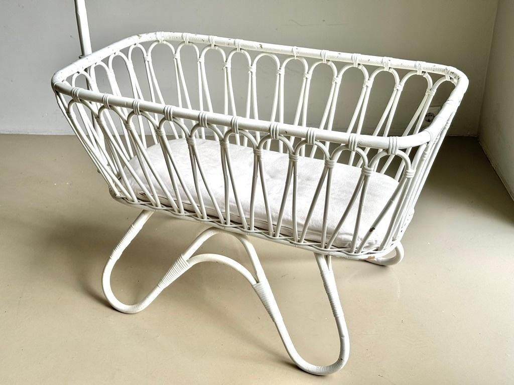 vintage Baby Wieg rotan, met matrasje, Kinderen en Baby's, Babywiegjes en Ledikanten, Ophalen, Gebruikt, Wieg