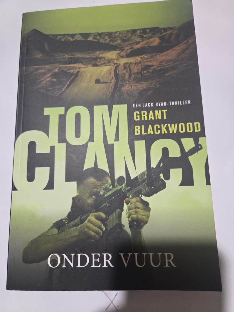 Tom Clancy Onder Vuur, Ophalen of Verzenden, Gelezen
