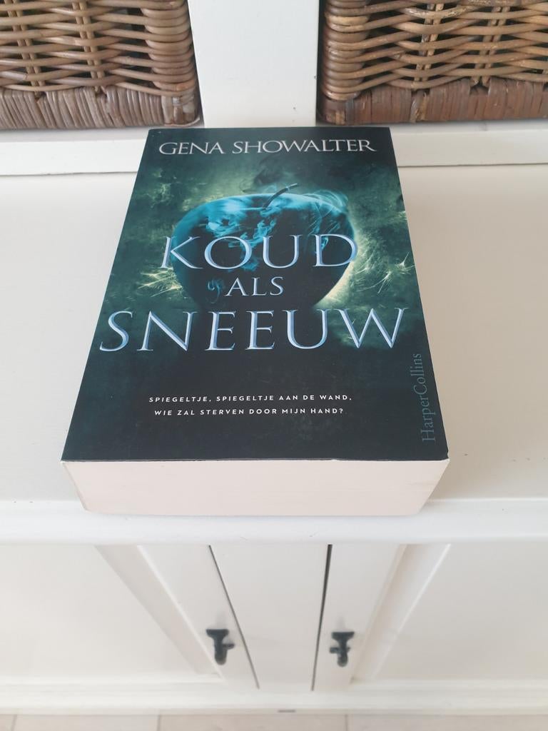 Gena Showalter - Koud als sneeuw, Ophalen of Verzenden, Gelezen