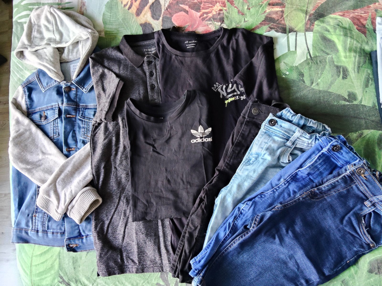 Kledingpakket voor jongens: jeans,T-shirts en jas, Ophalen of Verzenden, Gebruikt, Diverse merken, Jongen