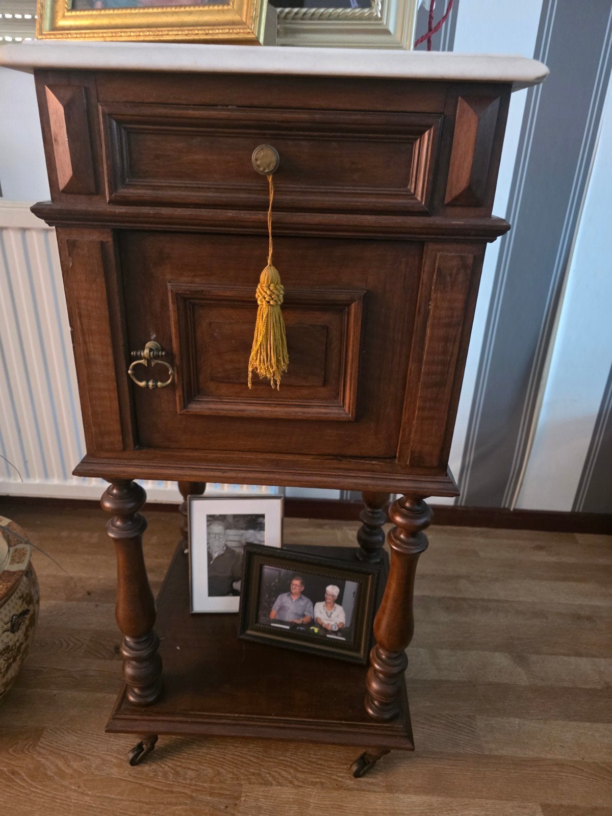 Antiek nachtkastje met marmeren blad, Antiek en Kunst, Ophalen of Verzenden