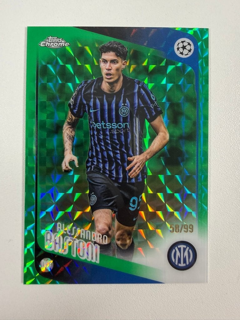 Alessandro Bastoni /99 green geometric Topps Chrome 2025-26, Verzamelen, Sportartikelen en Voetbal, Ophalen of Verzenden, Nieuw