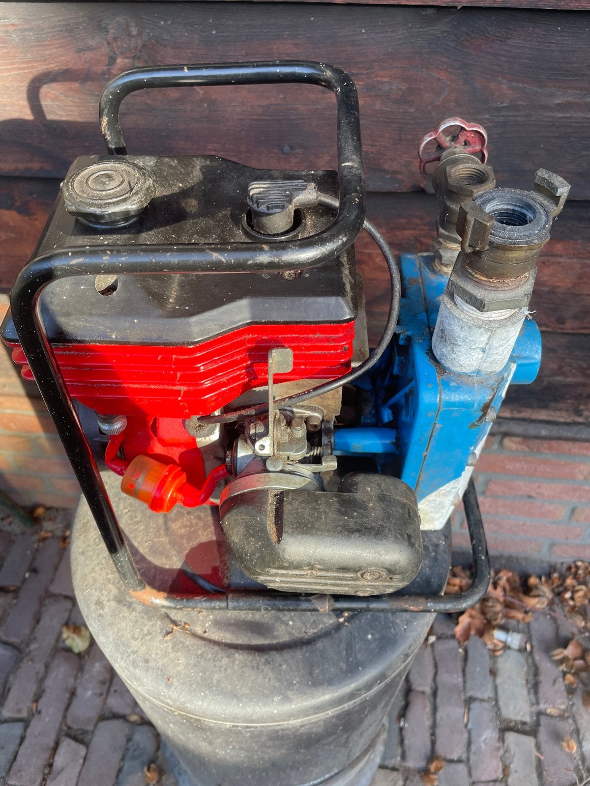 Benzine waterpomp - Ideaal voor tuin en bouw, Ophalen, Gebruikt, Accu, Beregeningspomp