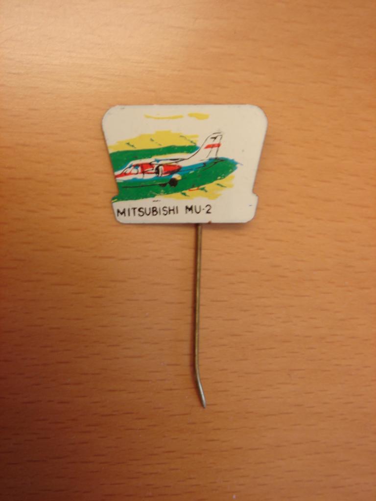 Speld Mitsubishi MU-2, Verzamelen, Ophalen of Verzenden, Gebruikt, Merk, Speldje of Pin