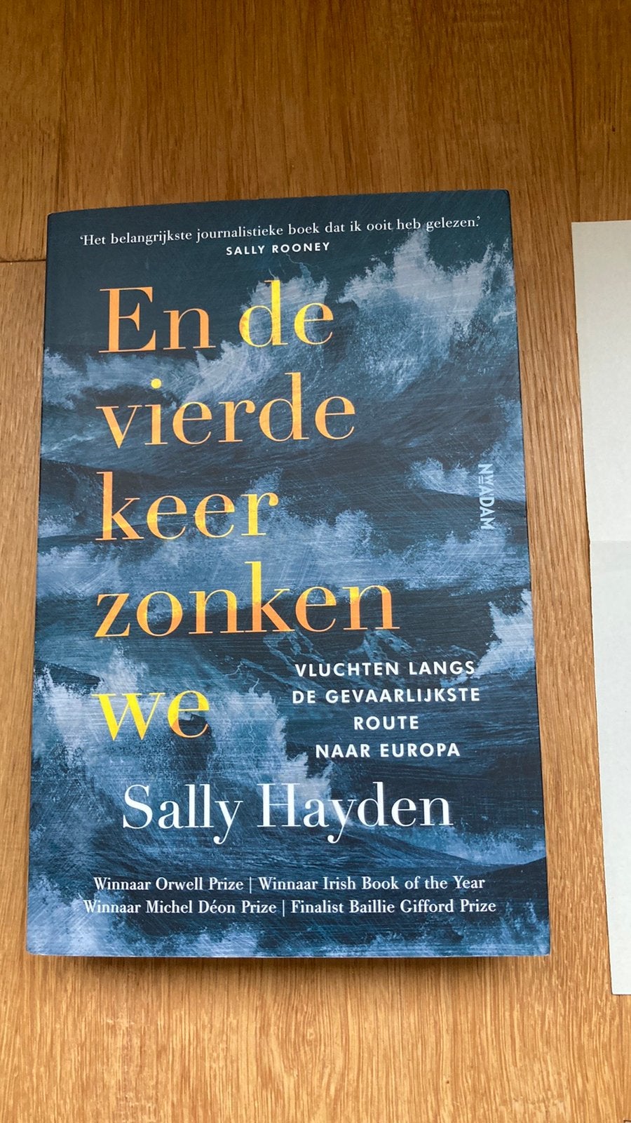 Sally Hayden - En de vierde keer zonken we, Sally Hayden, Ophalen of Verzenden, Zo goed als nieuw, Nederland