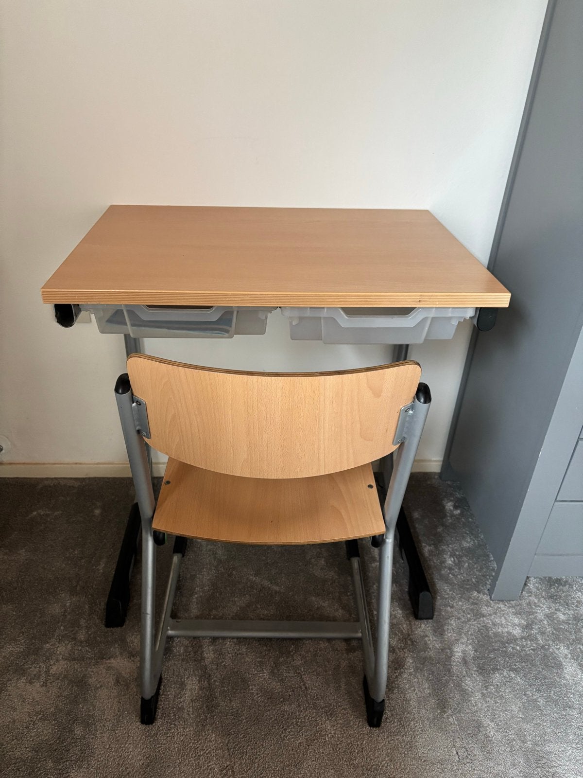 Kinder schoolbureau met stoel, Huis en Inrichting, Bureaus, Ophalen, Gebruikt, Schoolbureau, Bruin