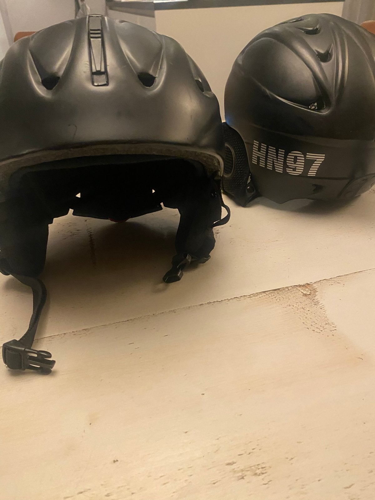 2 Zwarte skihelmen - Zo goed als nieuw maat XS, Fietsen en Brommers, Ophalen of Verzenden, Zo goed als nieuw, Extra small of kleiner