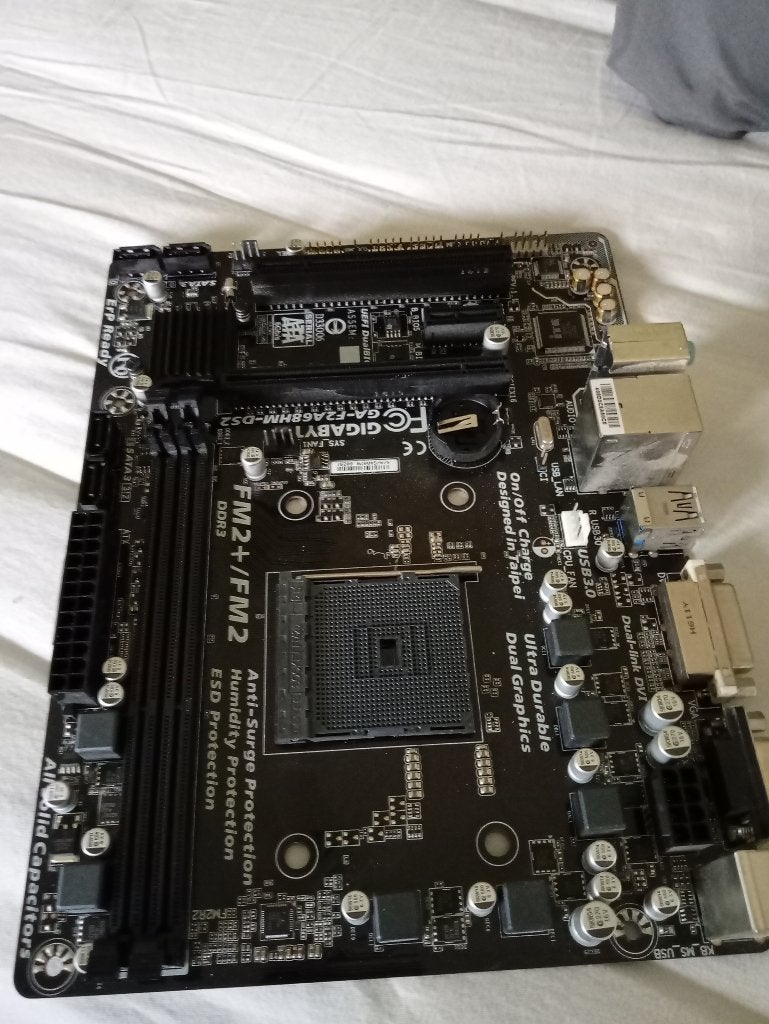 Gigabyte GA-F2A68HM-DS2 moederbord., DDR3, Ophalen of Verzenden, Zo goed als nieuw, Micro-ATX