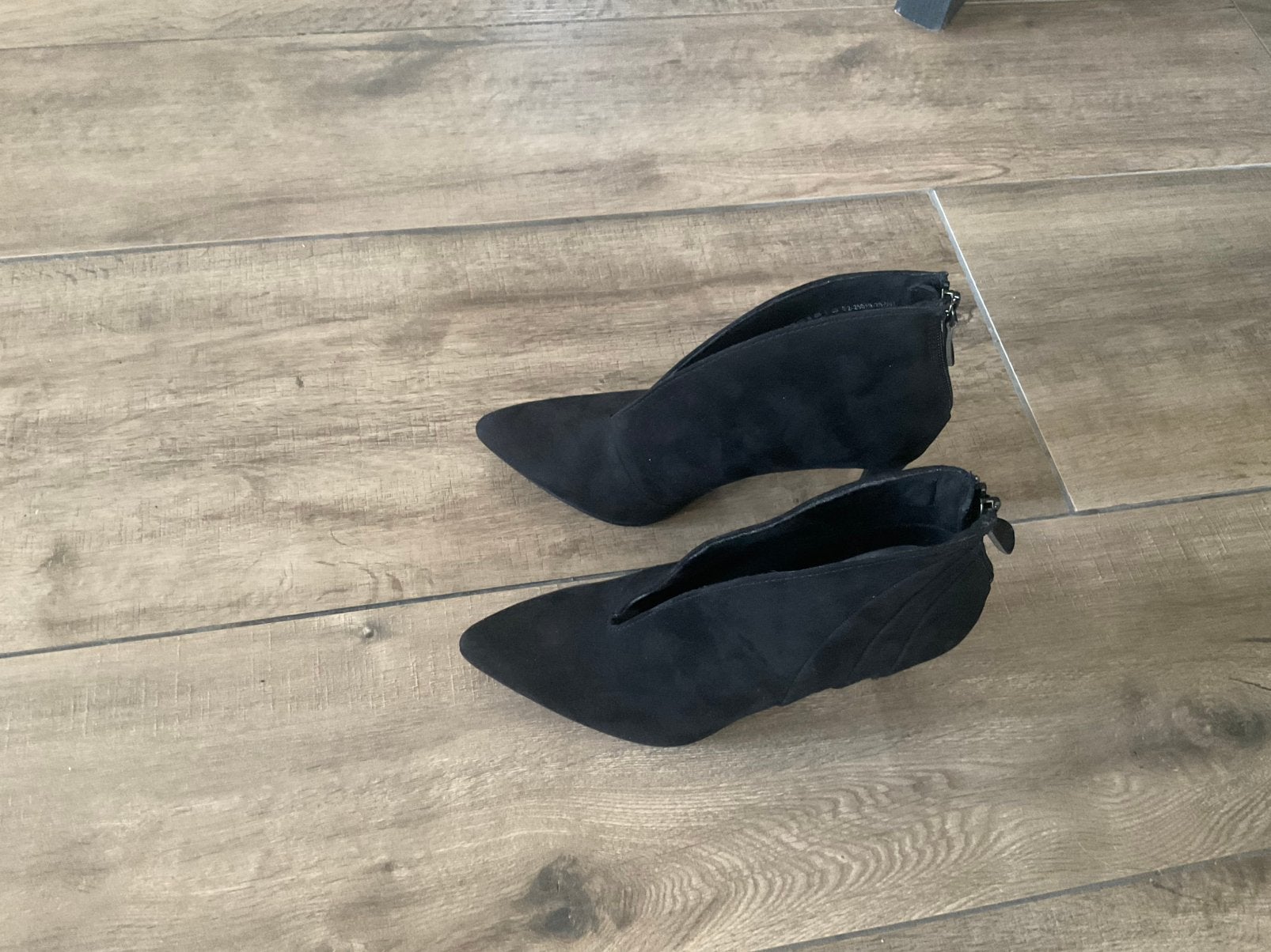 Marco Tozzi zwarte suède schoenen, pumps maat 38. Nieuw!, Ophalen of Verzenden, Zo goed als nieuw, Zwart