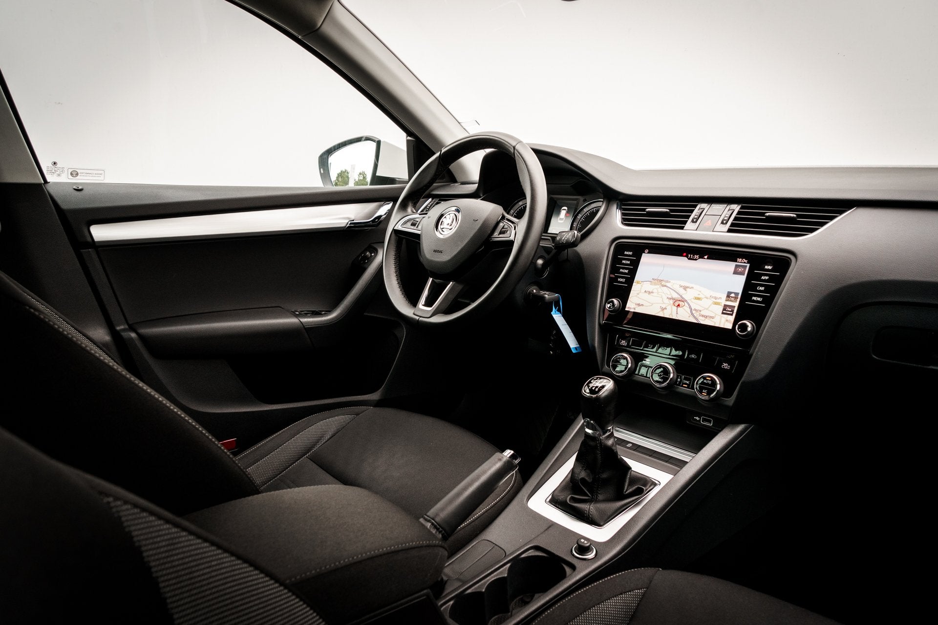 Skoda Octavia Combi 1.0 TSi Ambi. Business | Trekhaak | PDC, Stof, Gebruikt, Met garantie (alle), Wit