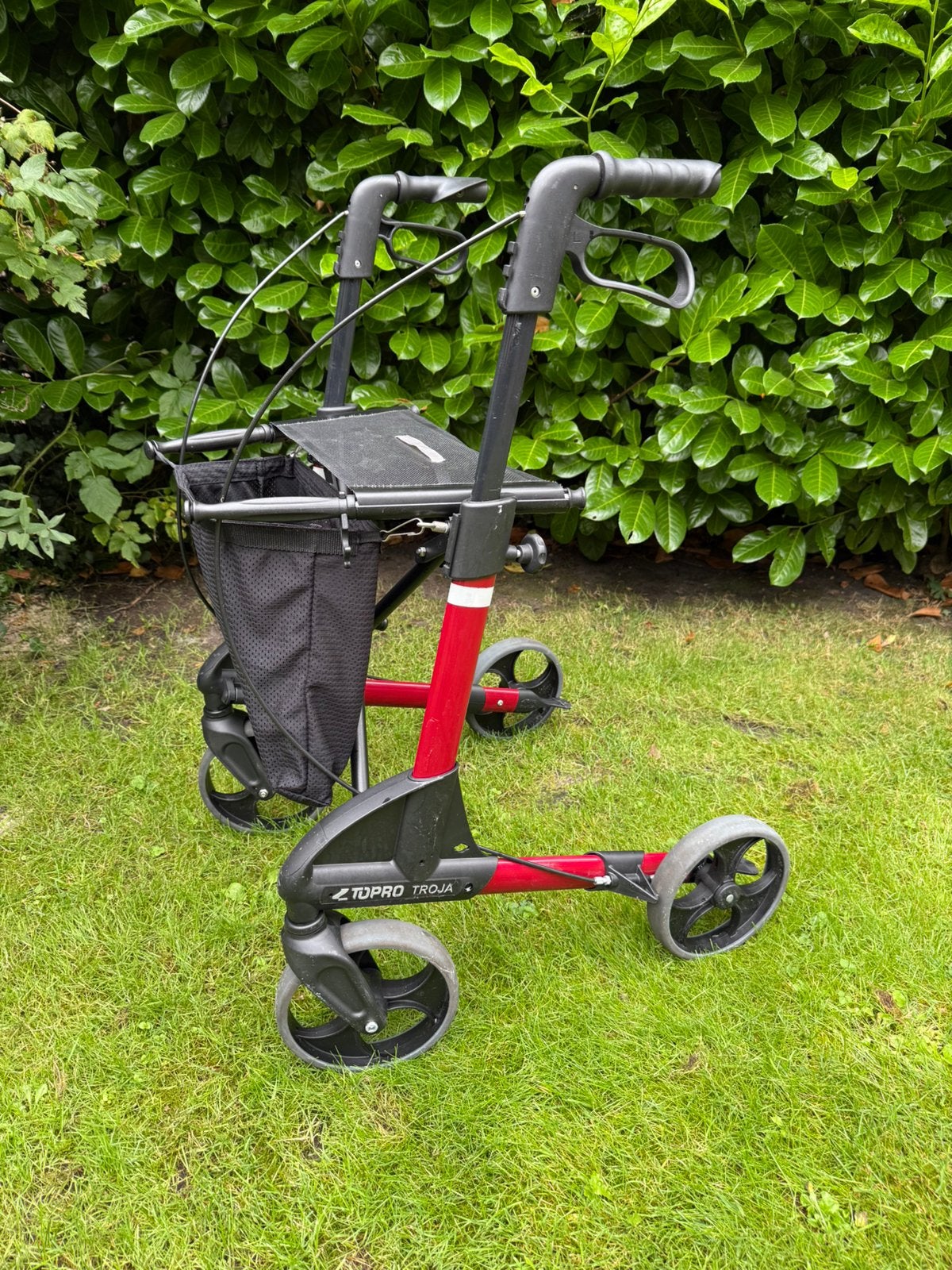 Topro troja rollator lichtgewicht kleur rood maat M, Ophalen, Lichtgewicht, Zo goed als nieuw