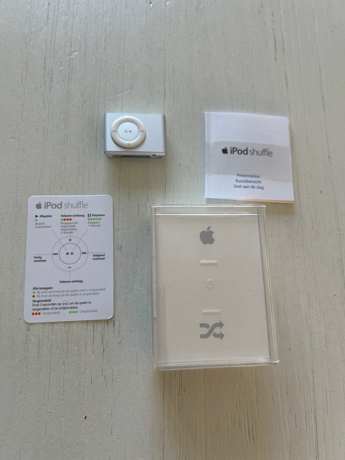 Apple iPod Shuffle 2e generatie zilver met originele doos, Audio, Tv en Foto, Mp3-spelers | Apple iPod, Gebruikt, Shuffle, Zilver