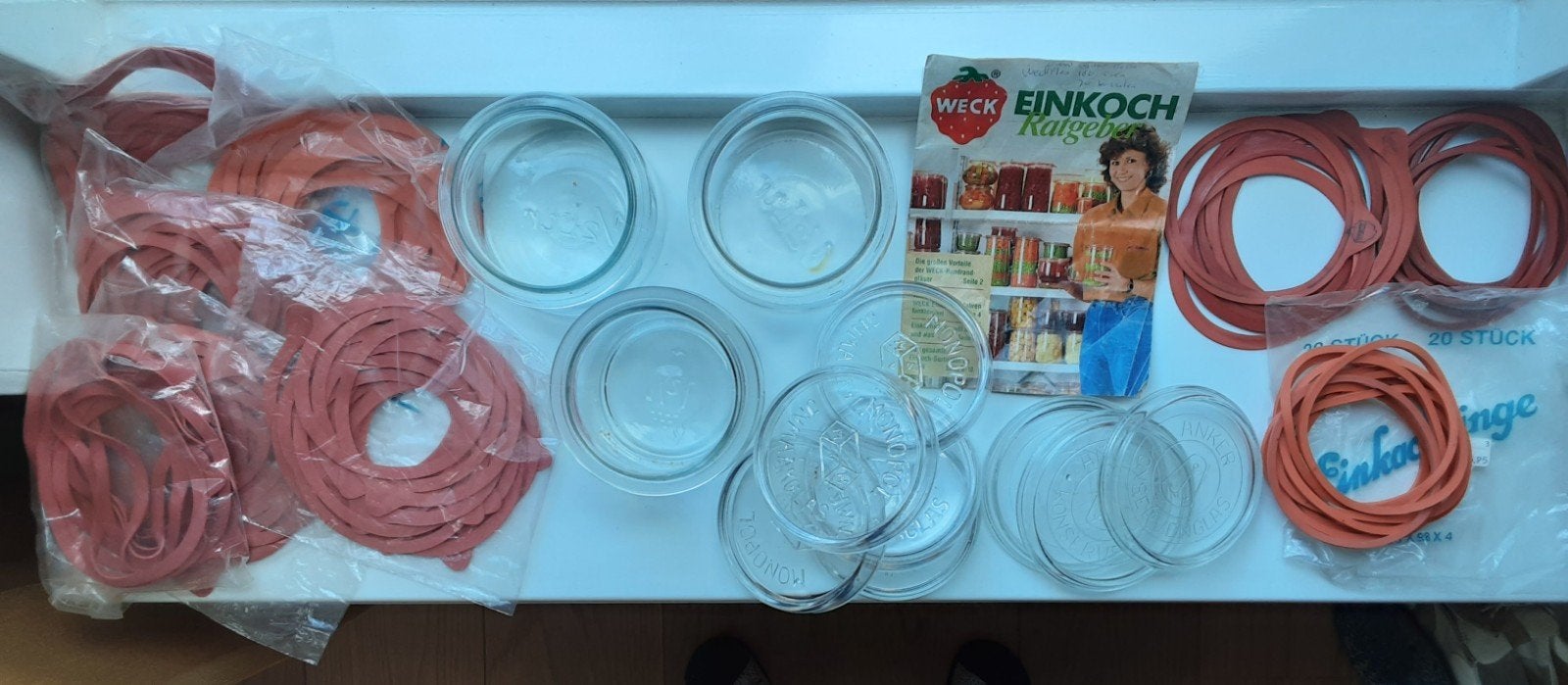 3 Weckpotjes, ringen, deksels, klemmen + boekje voor de weck, Huis en Inrichting, Ophalen of Verzenden