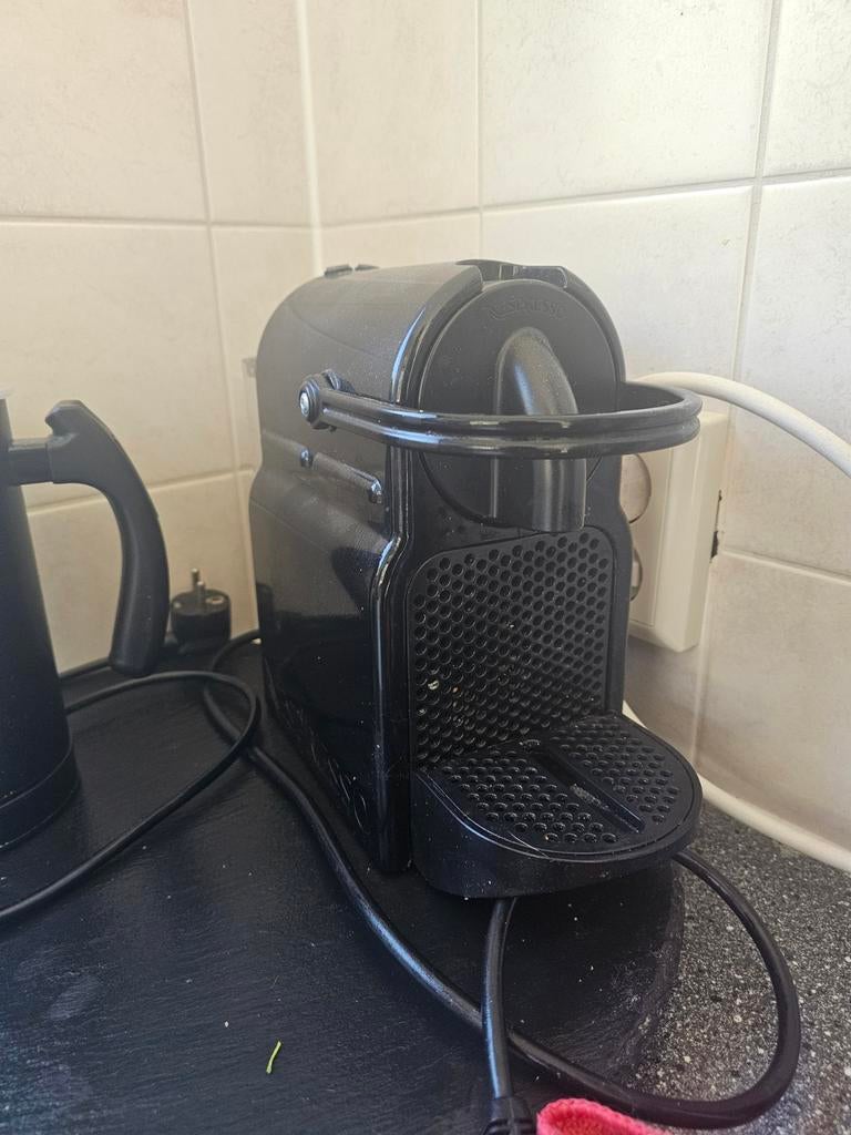 Nespresso Essenza Mini koffiezetapparaat zwart, Witgoed en Apparatuur, Koffiezetapparaten, Ophalen, Gebruikt, Espresso apparaat