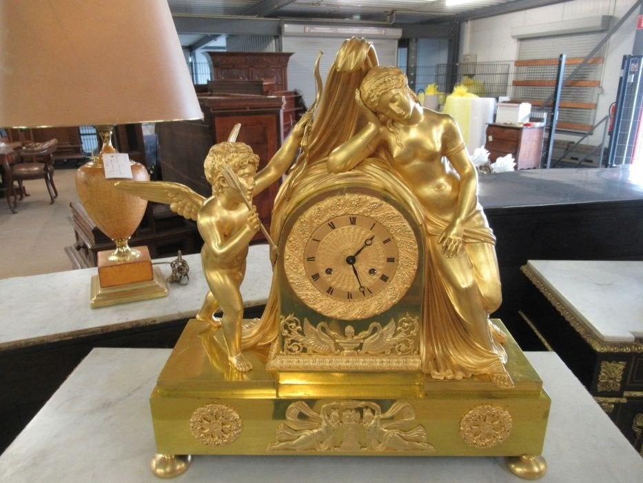 Oer 10139 grote ANTIEKE vergulde pendule "Cupido met vrouw", Ophalen