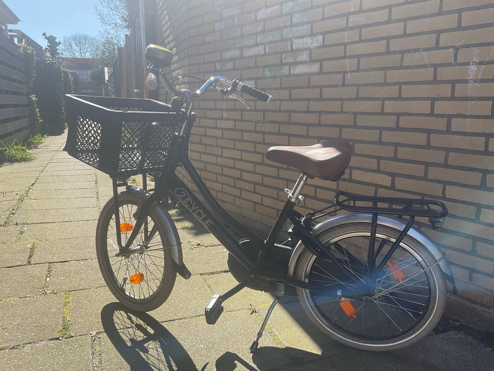 2Cycle Zwarte Meisjesfiets 20 inch met mandje, Terugtraprem, Gebruikt, Ophalen of Verzenden, Handrem