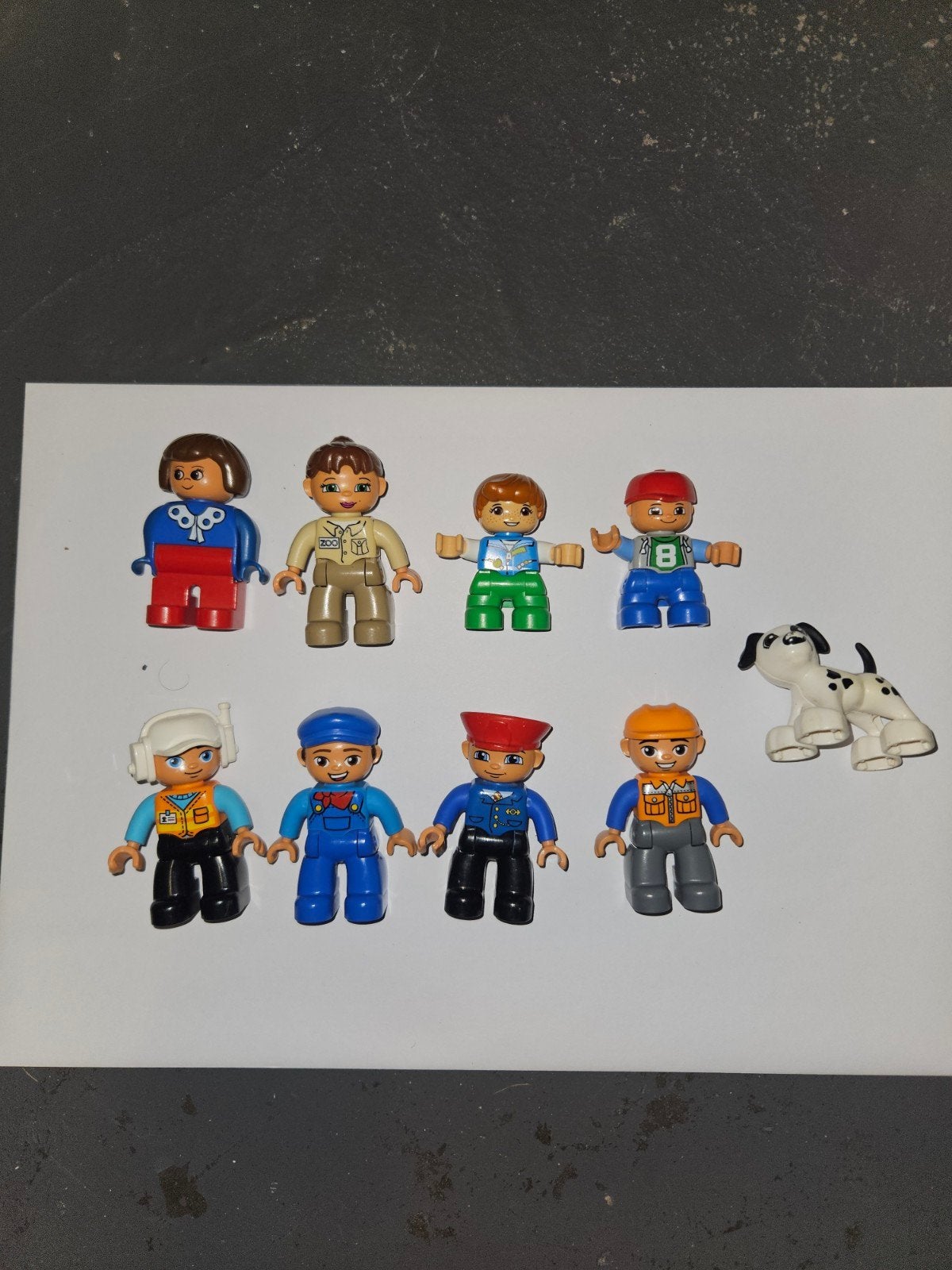 Duplo 8 poppetjes met witte hond, Ophalen of Verzenden, Duplo