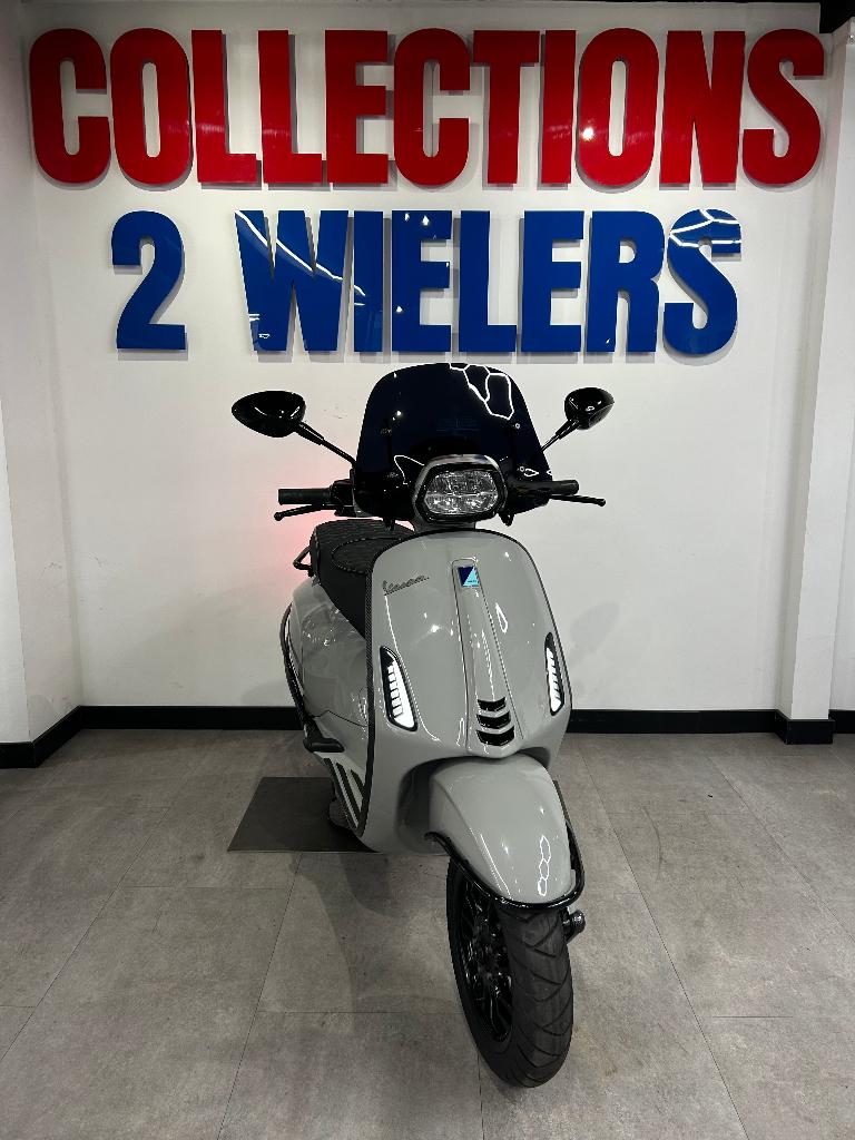 Vespa Sprint 01-2025 Chalk Grey Carbon Custom IN NIEUWSTAAT, Fietsen en Brommers, Scooters | Vespa, Maximaal 45 km/u, Vespa S
