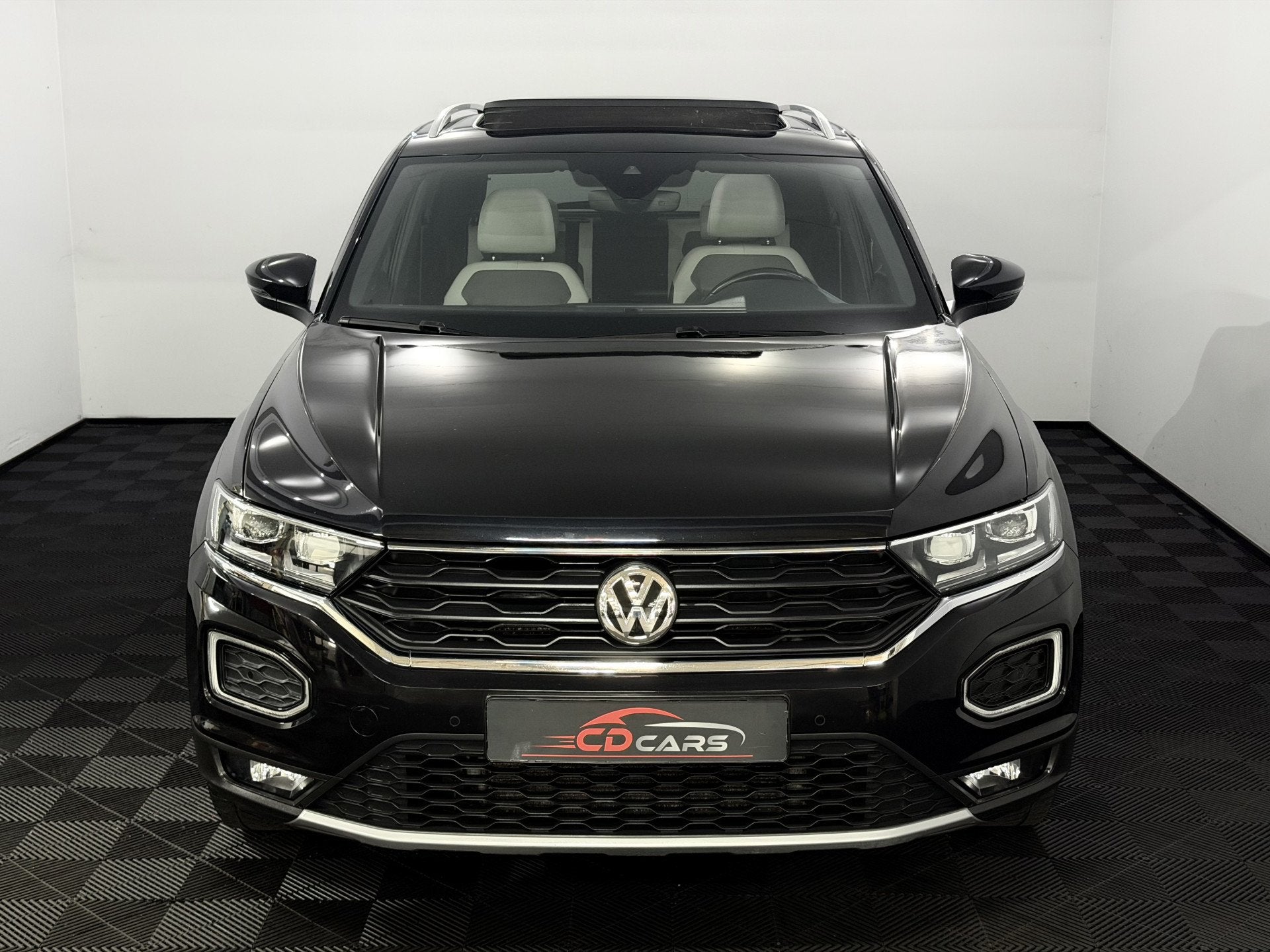 Volkswagen T-Roc 1.5 TSI Sport Panoramadak, Camera, Virtual, Auto's, Volkswagen, Euro 6, 4 cilinders, Zwart, Bedrijf