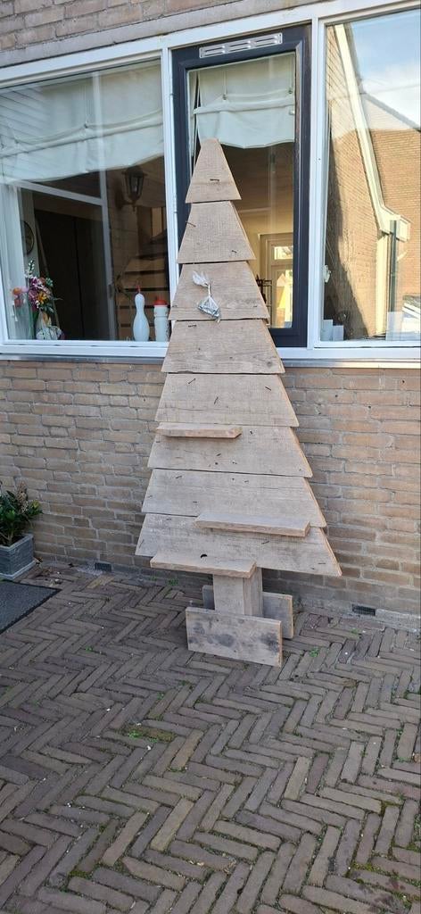 Houten kerstboom, Ophalen