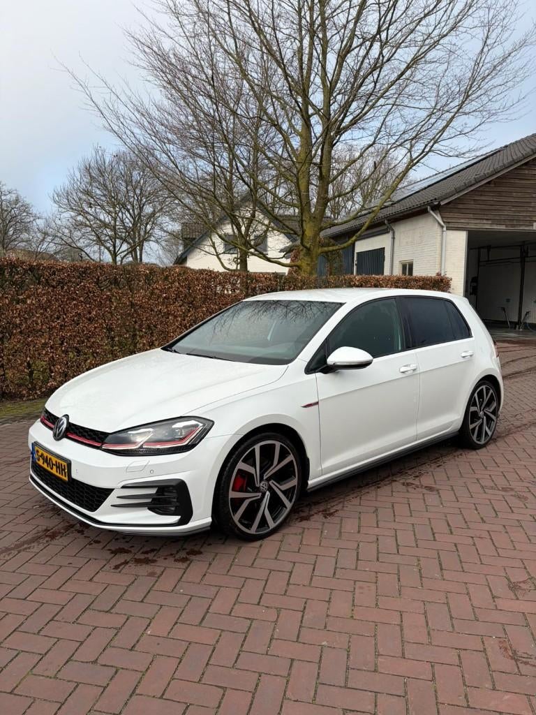 Volkswagen Golf 2.0 TSI GTI Perf DSG | ACC | Lane | Facelift, Stof, 4 cilinders, Wit, 245 pk