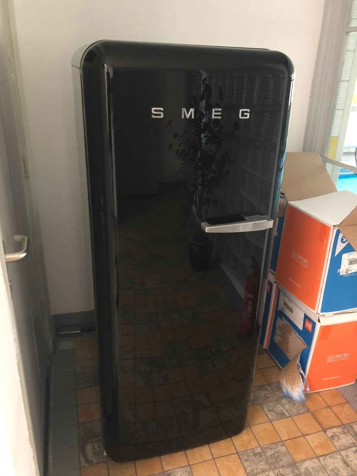 Zwarte Smeg koelkast, Witgoed en Apparatuur, Ophalen, 200 liter of meer, 160 cm of meer, Zo goed als nieuw