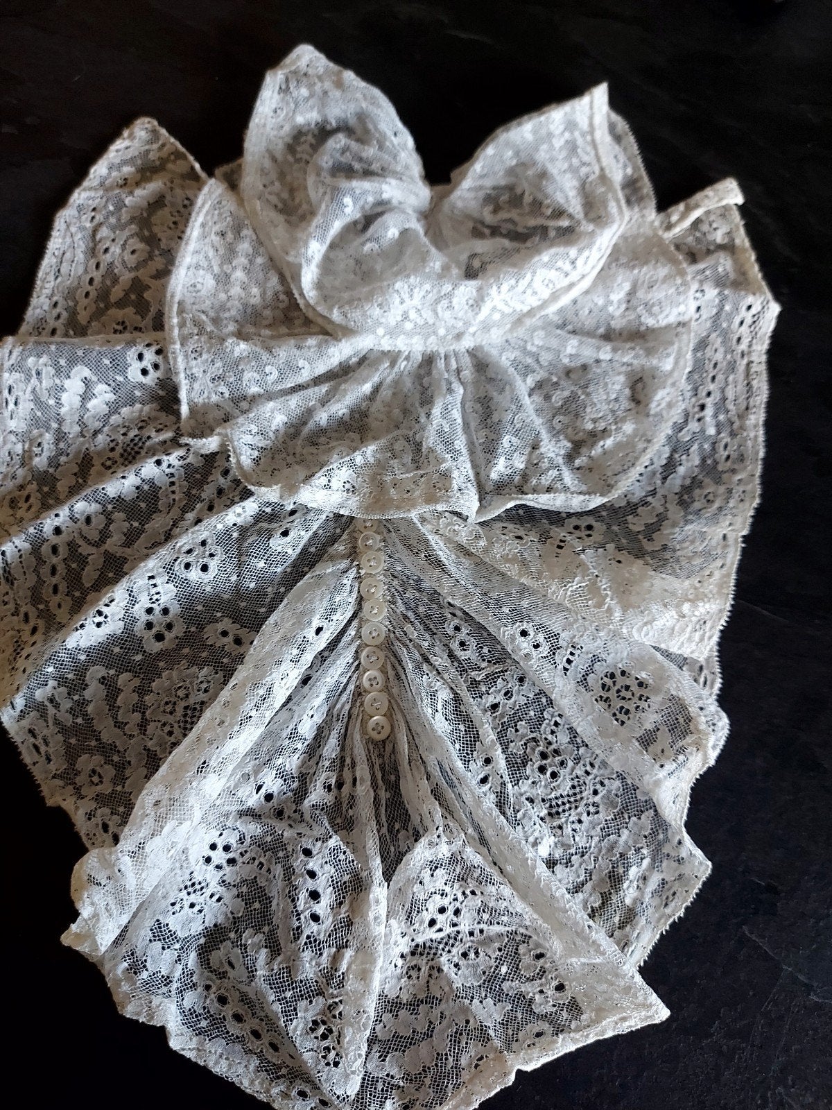 Antieke kanten jabot met knoopjes, Ophalen of Verzenden