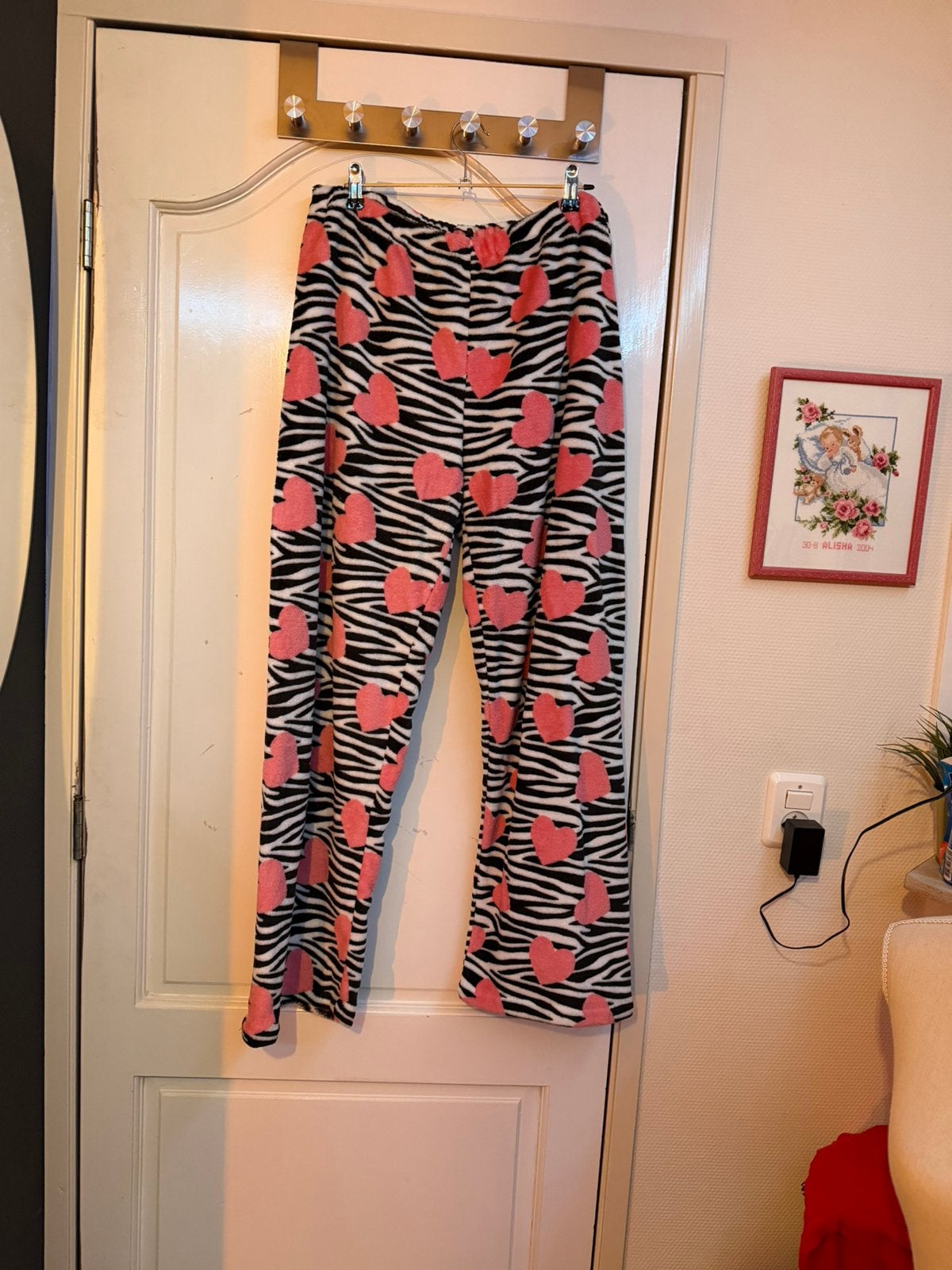 Zachte pluche pyjamabroek / huisbroek (Maat L – Zebra & hart, Zwart, Maat 42/44 (L), Ophalen of Verzenden, Zo goed als nieuw