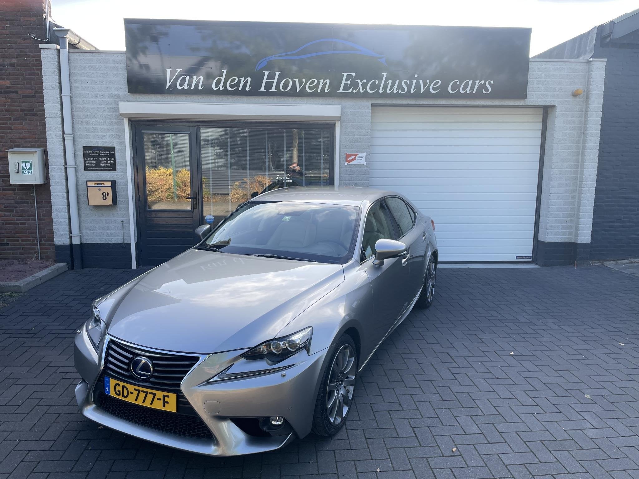 Lexus IS 300h Hybrid Luxury Line Dealer onderhouden., Auto's, Automaat, Dealer onderhouden, Achterwielaandrijving, Gebruikt