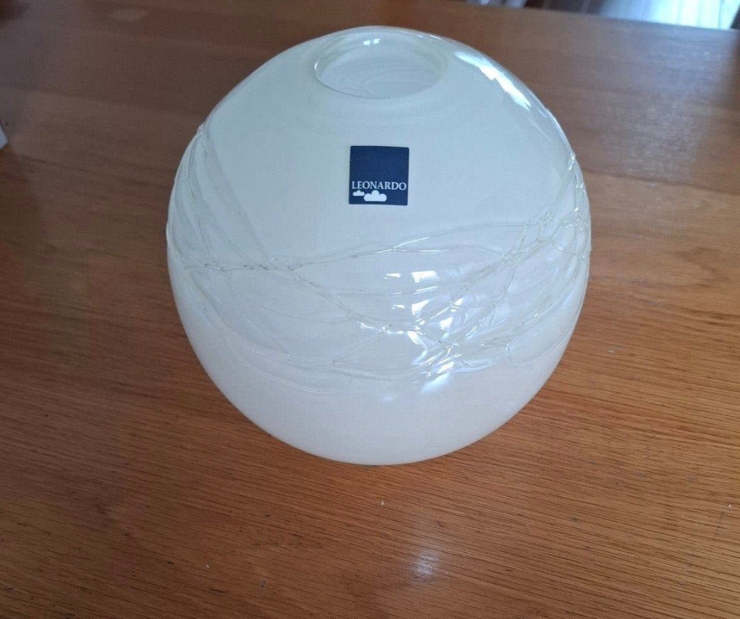 Leonardo glazen bolvaas wit opaalglas met swirls, Ophalen of Verzenden, Wit, Glas, 18 cm