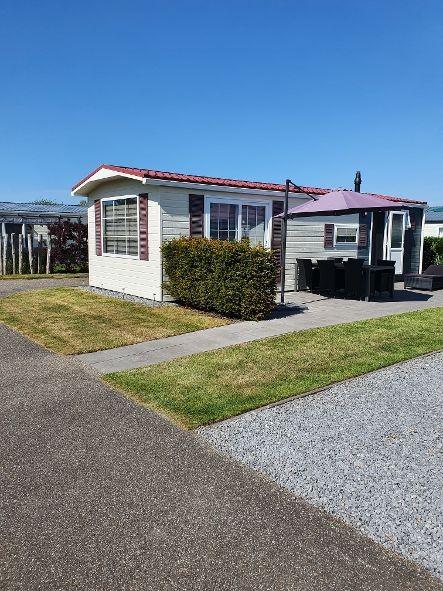 Te huur chalet recht aan zee  camping bij Zoutelande strand, Vakantie, 5 personen, 2 slaapkamers, Zeeland, Recreatiepark