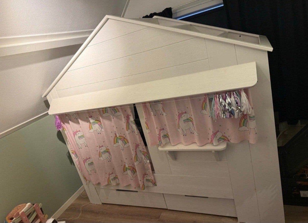 Prachtige WOOOD bedstee / huisbed met gordijntjes!, Ophalen, 85 tot 100 cm, Gebruikt, Lattenbodem