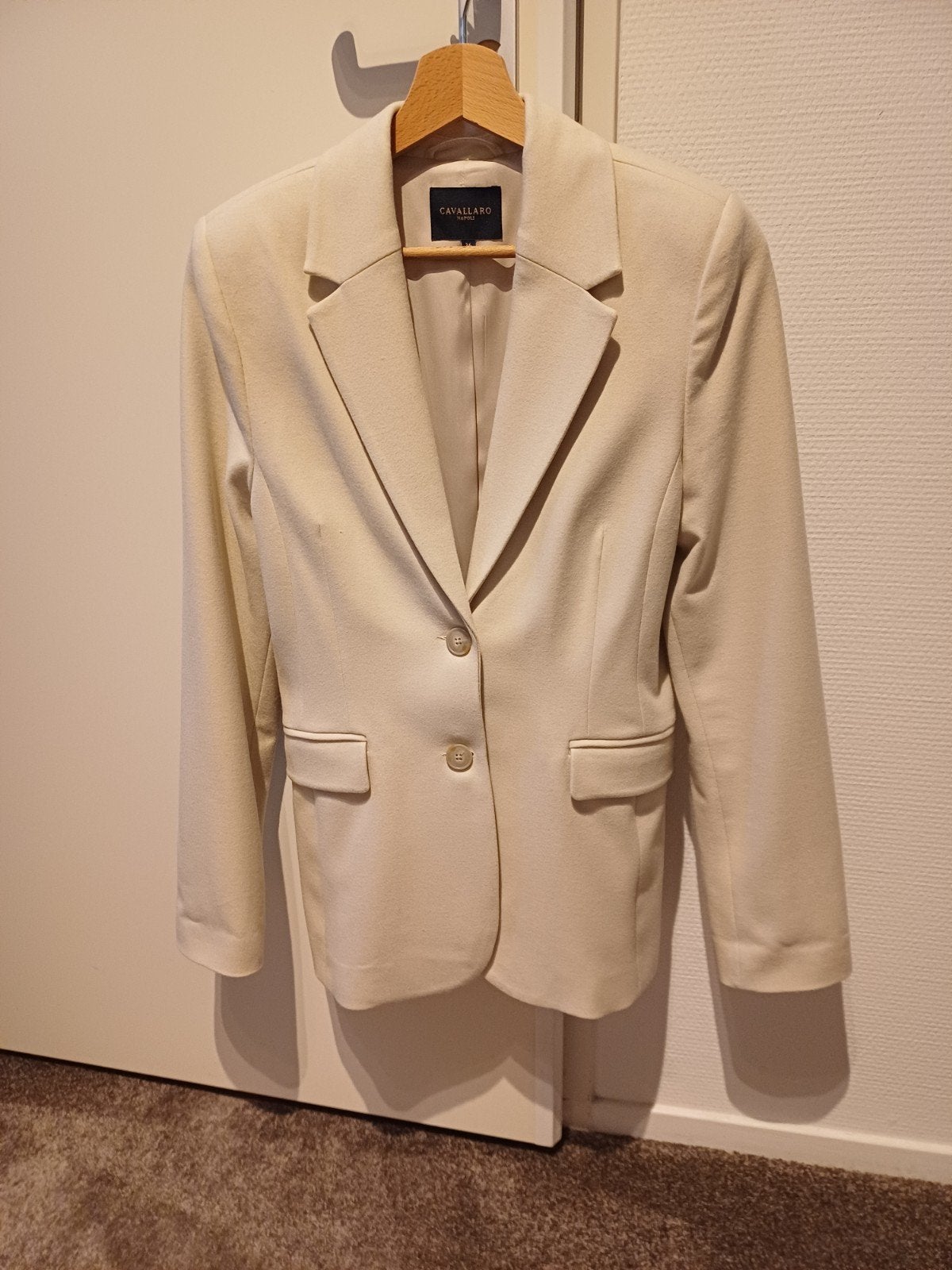 Cavallaro wolwitte blazer maat 36 - nooit gedragen, Kleding | Dames, Wit, Cavallaro, Nieuw, Ophalen of Verzenden