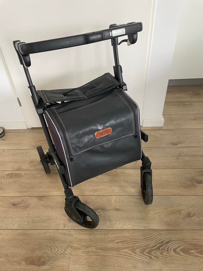 Lichtgewicht inklapbare rollator, Diversen, Ophalen, Opvouwbaar, Zo goed als nieuw