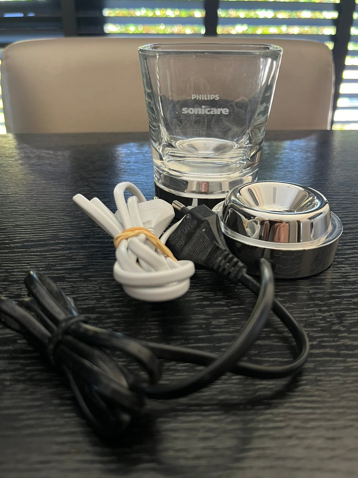 Philips Sonicare DismondClean oplaadglas en 2 opladers, Ophalen of Verzenden, Zo goed als nieuw, Tandenborstel