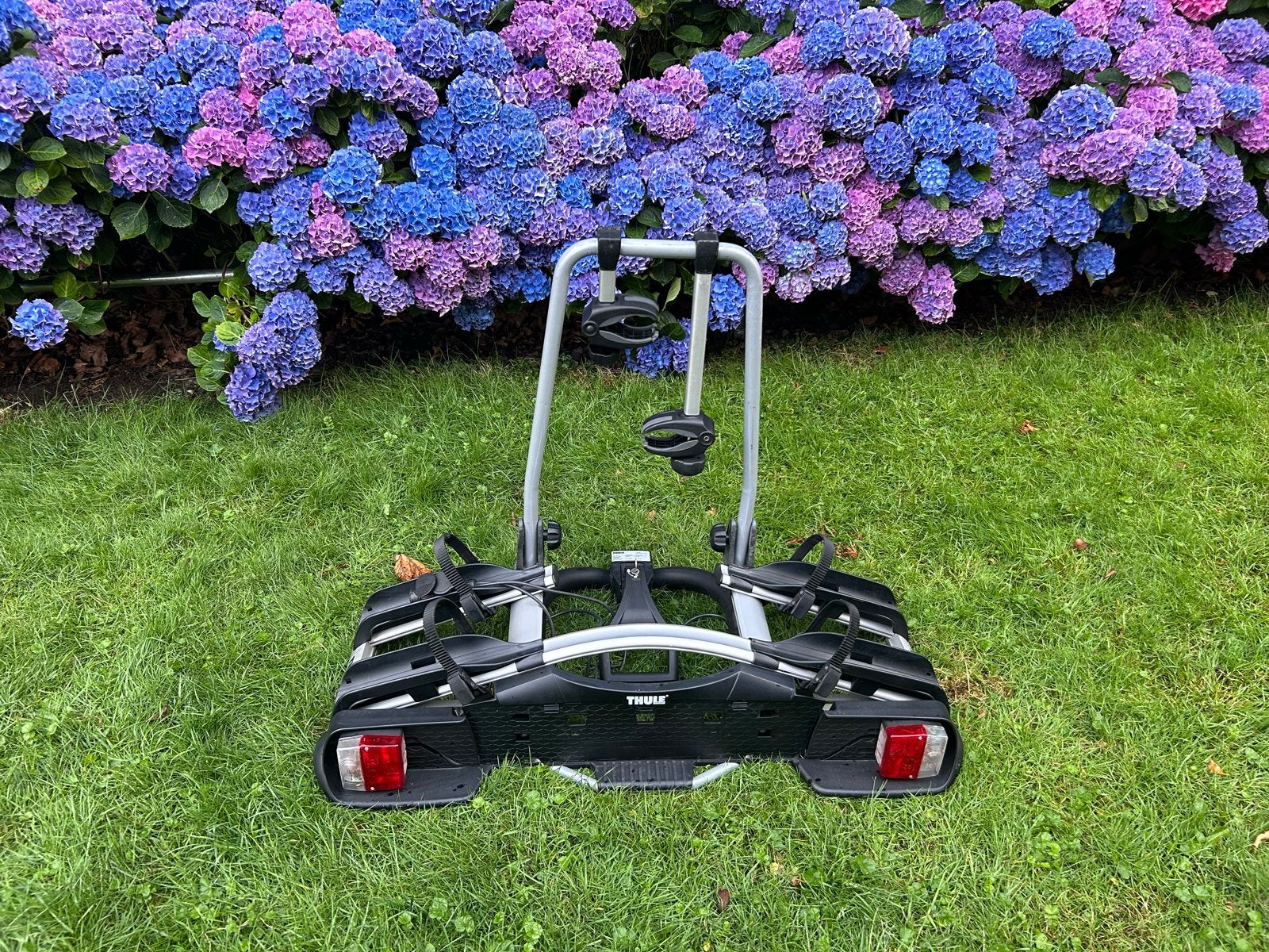 Thule Euroway 921 kantelbare fietsendrager, Auto diversen, Fietsendragers, Ophalen, Gebruikt, Brede banden, 2 fietsen