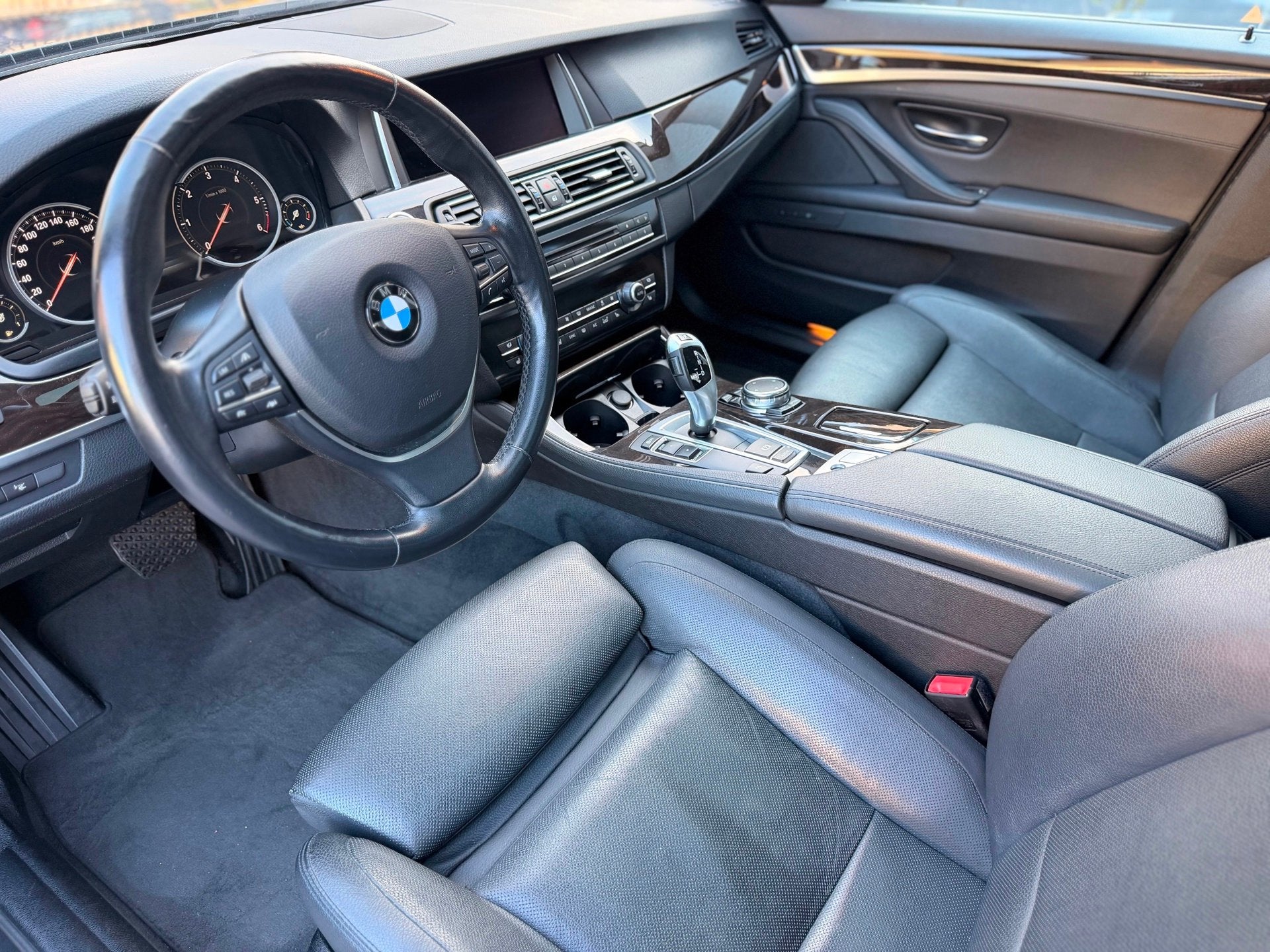 BMW 5-serie 535d | DAKJE | HUD | SOFTCLOSE | MEMORY |, Automaat, Dealer onderhouden, Gebruikt, 2000 kg