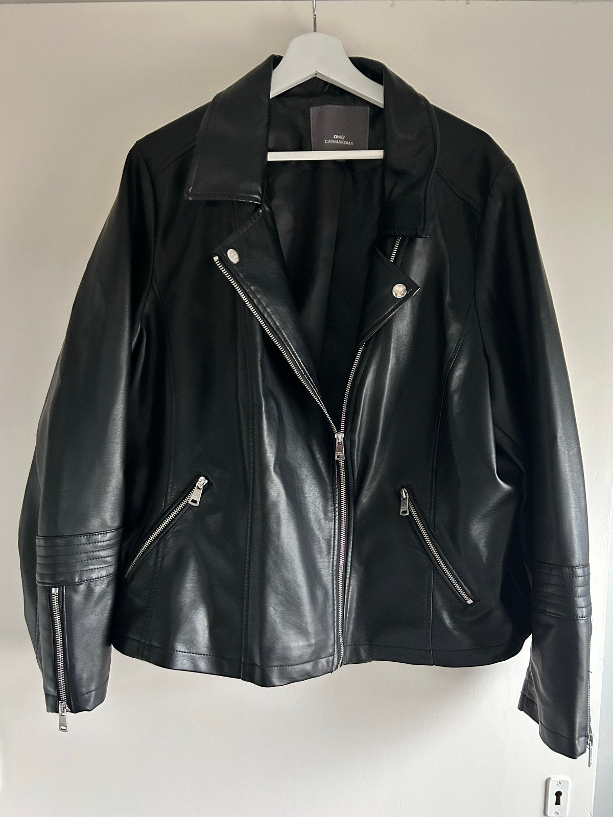ONLY Carmakoma Zwart Leren Jas Maat 52, Ophalen of Verzenden, Zo goed als nieuw, Maat 46/48 (XL) of groter, Zwart