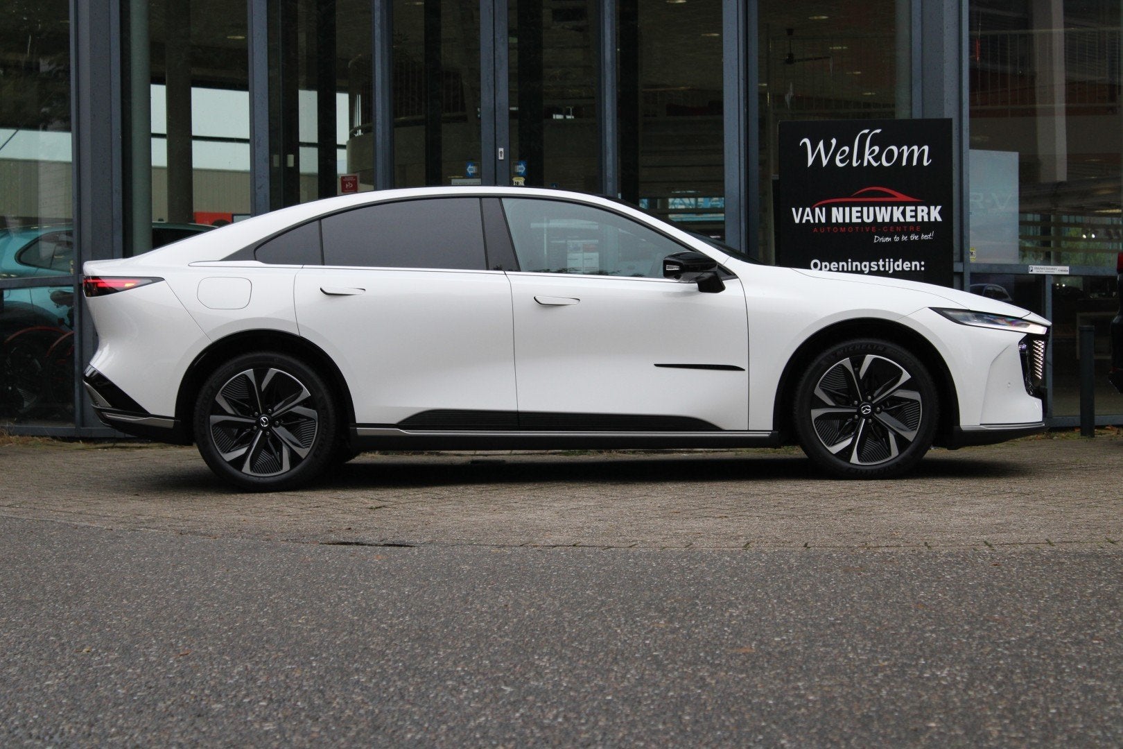 MAZDA 6e 68,8kWh 258pk RWD Takumi Plus | Panoramisch dak | S, Auto's, Gebruikt, 1500 kg, Te koop, 750 kg