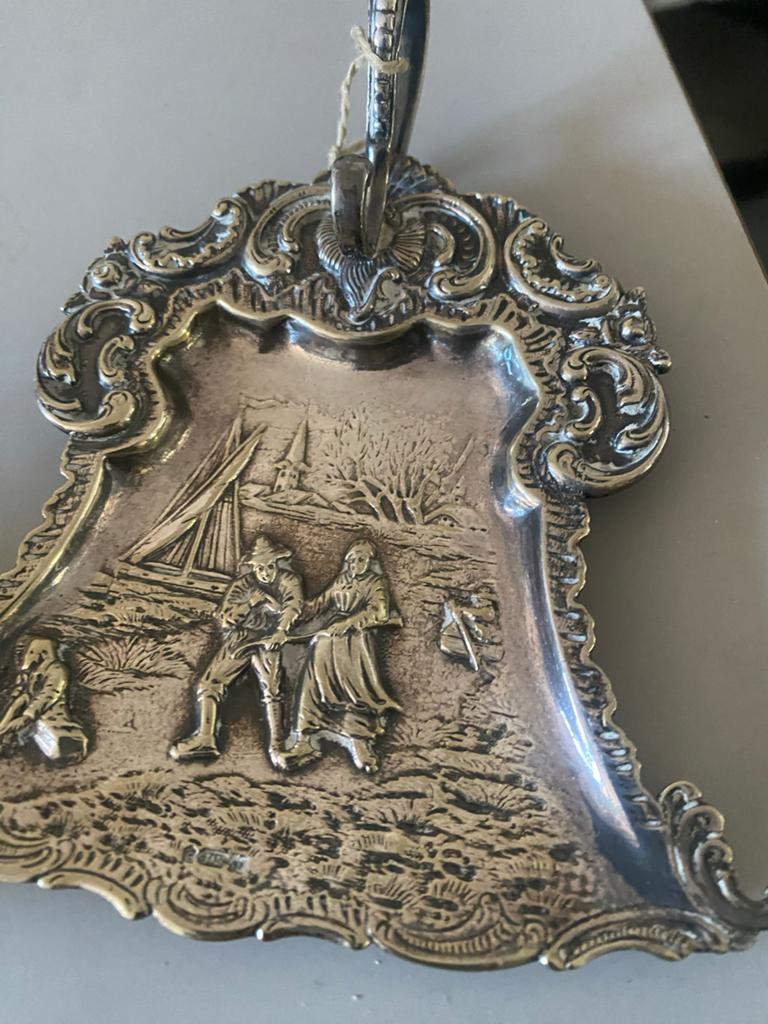 Antieke Kruimelschep met Scène, Ophalen