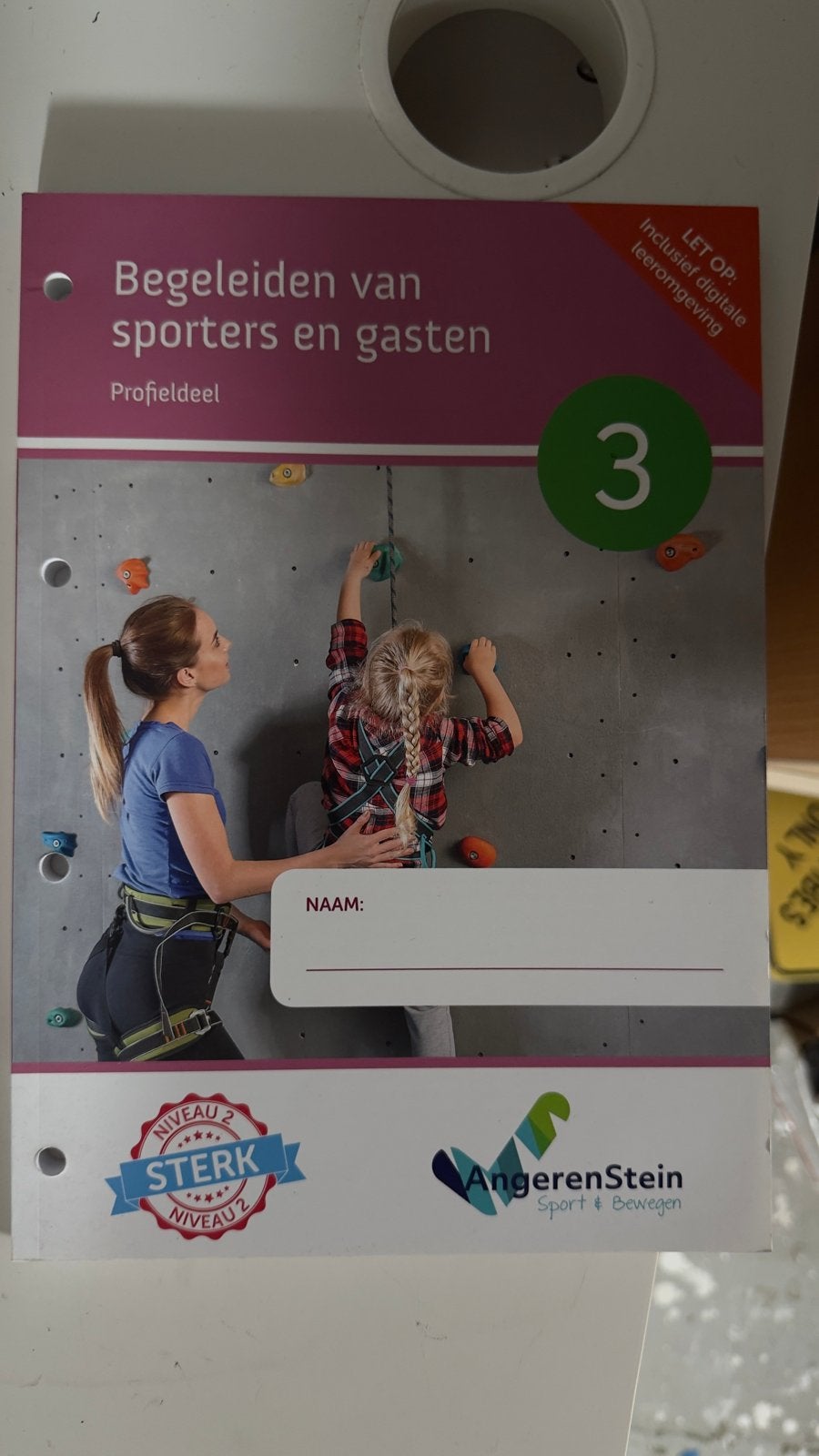 Begeleiden van sporters en gasten - Profieldeel 3, Ophalen of Verzenden, Zo goed als nieuw, MBO