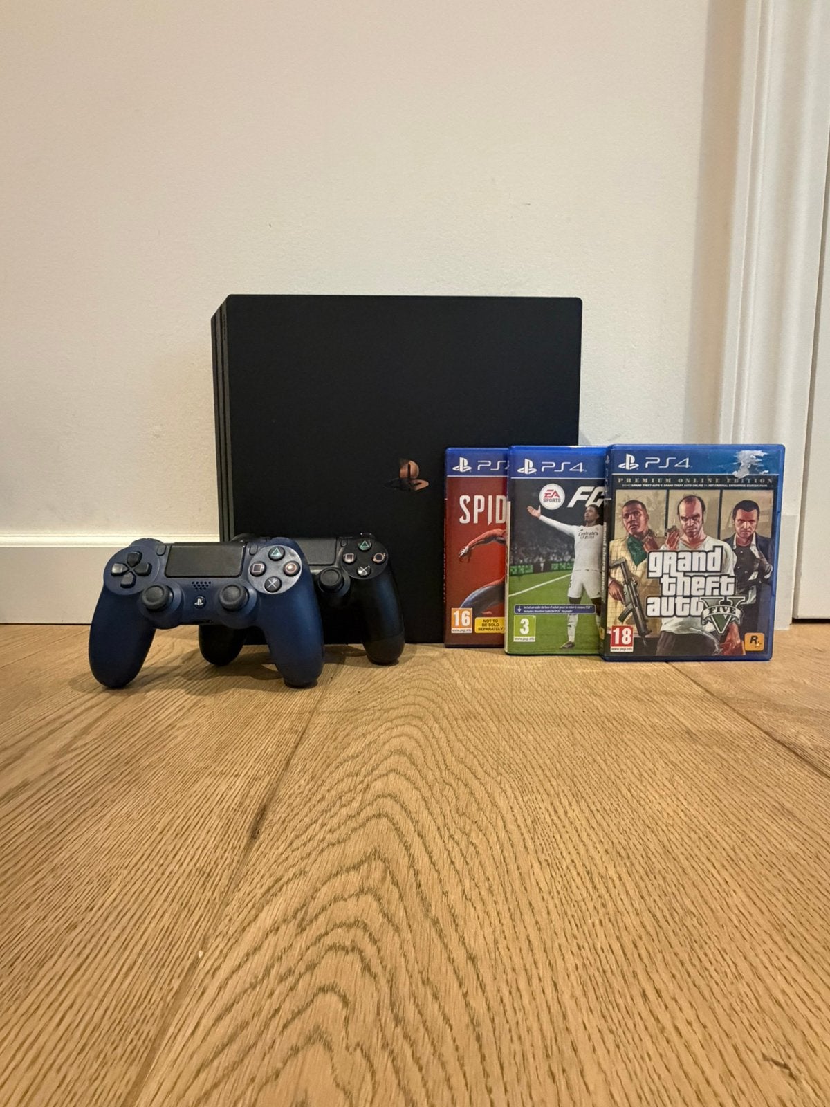 Playstation 4 pro met 2 controlers + 3 games, Ophalen, Met 2 controllers, Zo goed als nieuw, 1 TB