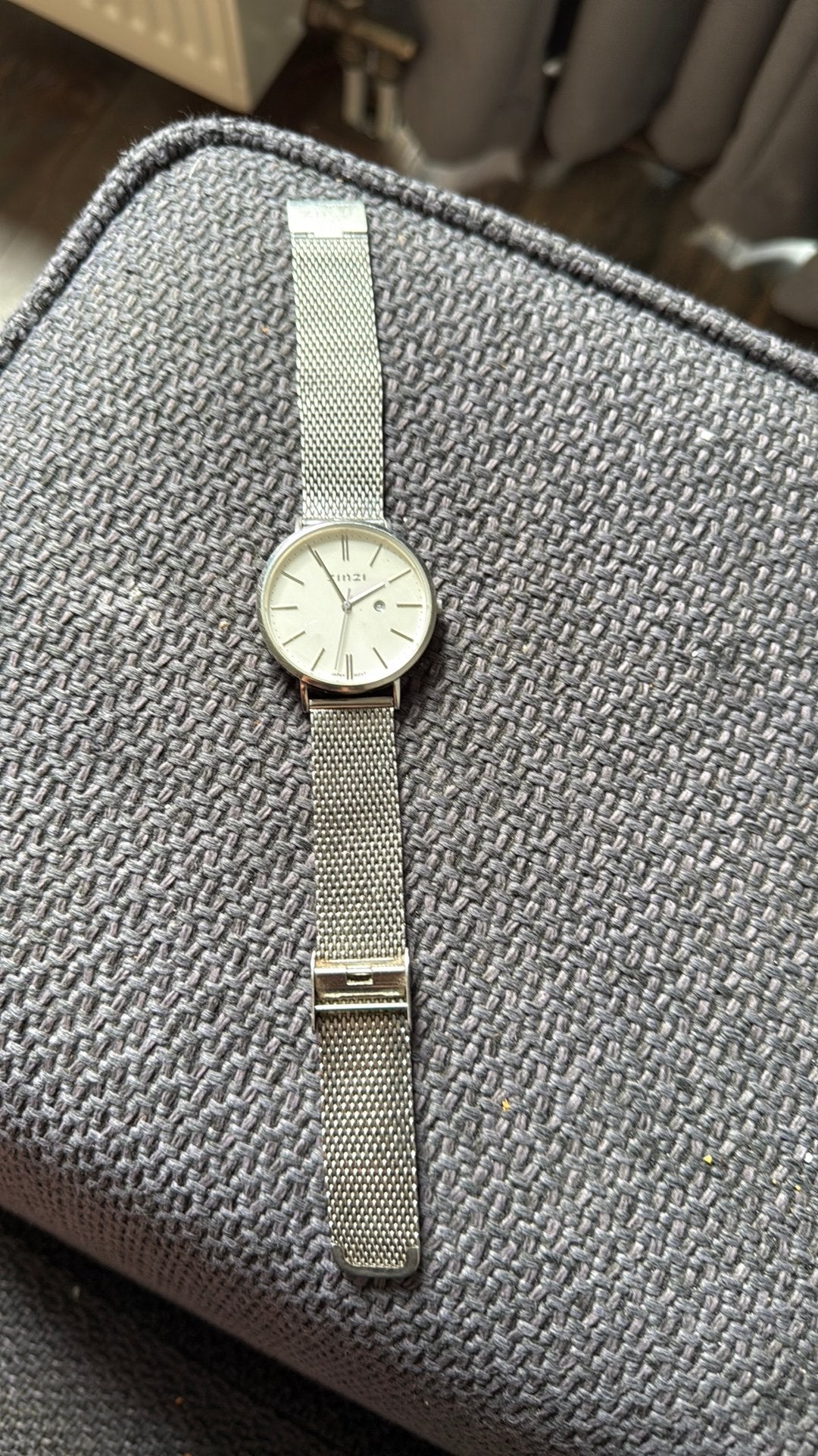 Stijlvol zilverkleurig horloge met mesh band, Sieraden, Tassen en Uiterlijk, Horloges | Dames, Zo goed als nieuw, Ophalen of Verzenden
