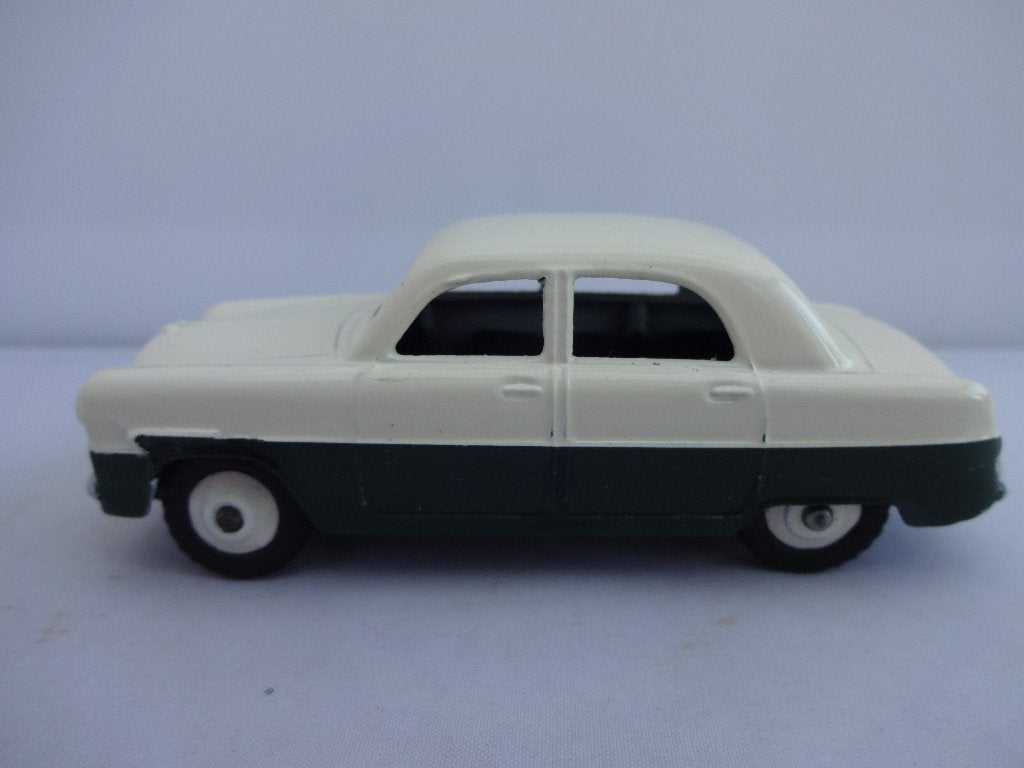 Ford Zephyr beige/groen nr: 162 van Dinky Toys MECCANO 1:43, Hobby en Vrije tijd, Modelauto's | 1:43, Ophalen of Verzenden, Gebruikt